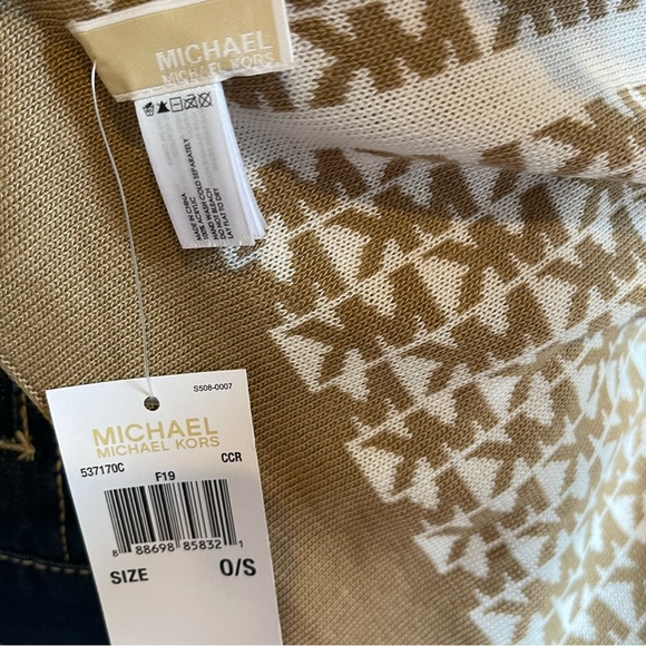 Michael Kors Signature Knit Scarf - Picture 4 of 5